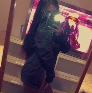 Meet your Posher, Tee